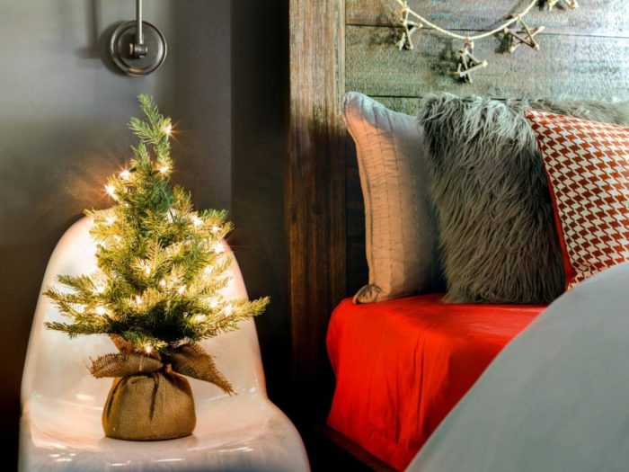 How to christmas decorate a small apartment