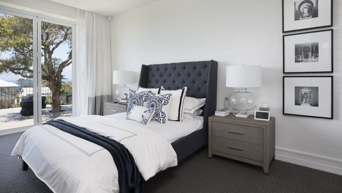 How to decorate a bedroom in hampton style